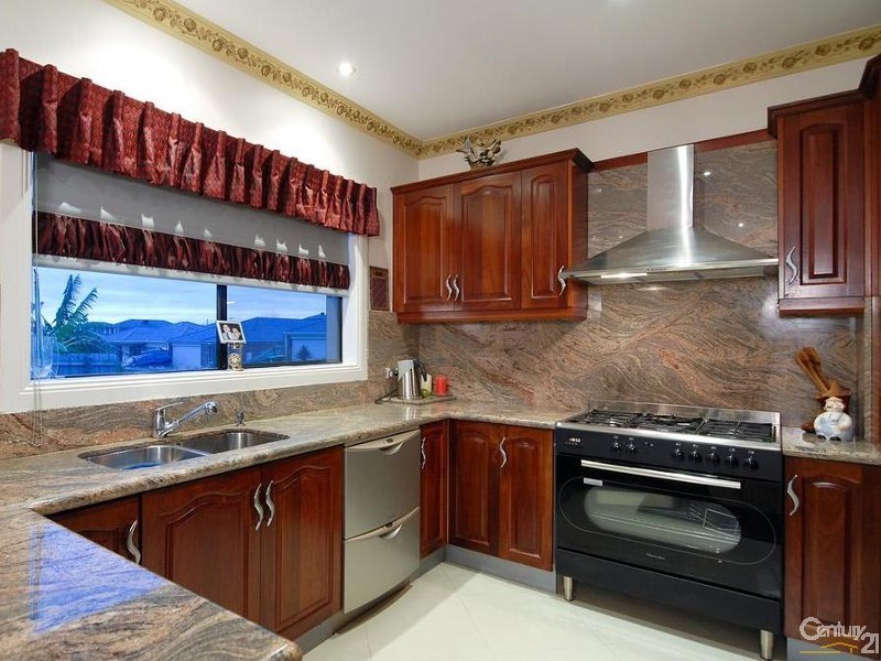 17 Diamond Parade, Skye VIC 3977