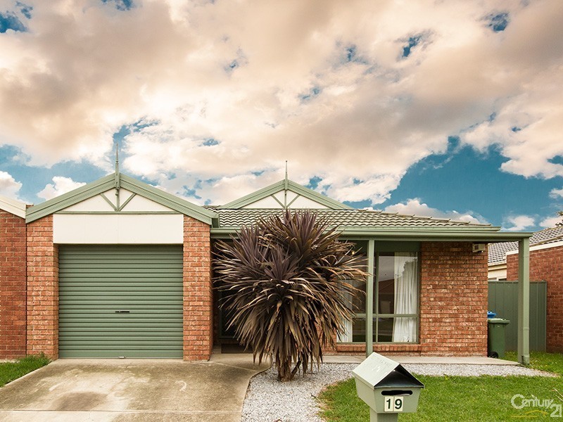 19 Charlotte Court, Cranbourne West VIC 3977