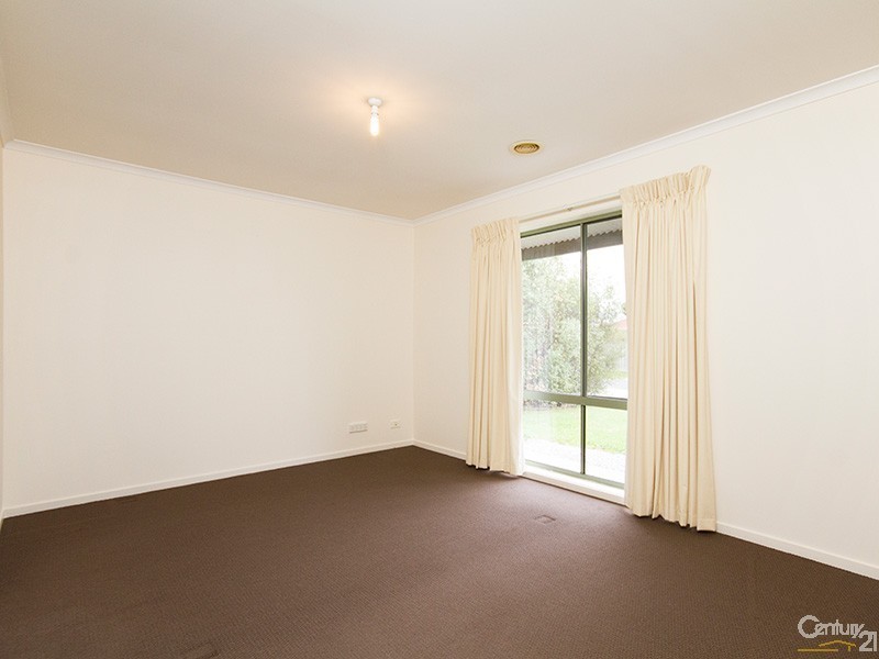 19 Charlotte Court, Cranbourne West VIC 3977