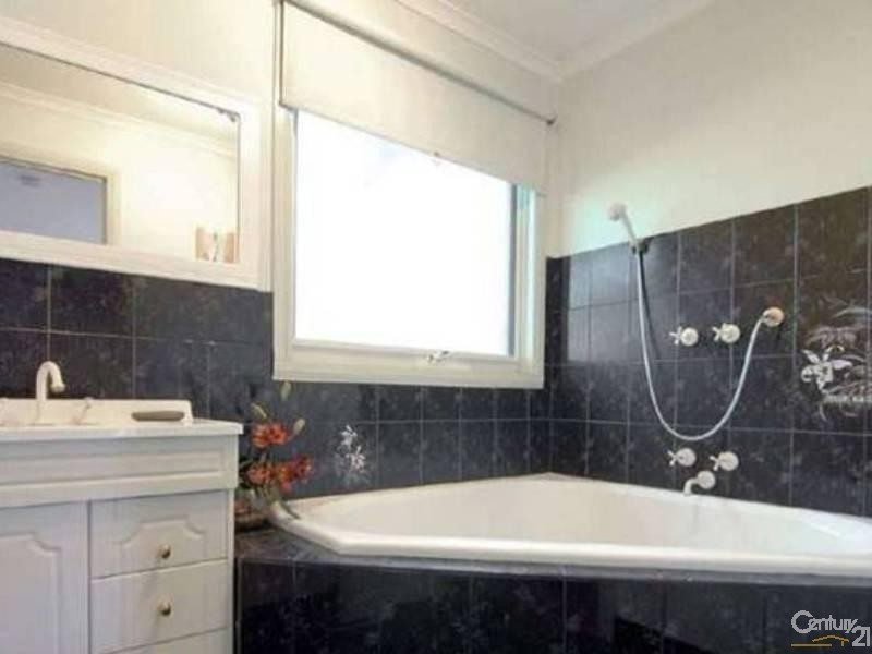 16 Branton Drive, Hampton Park VIC 3976