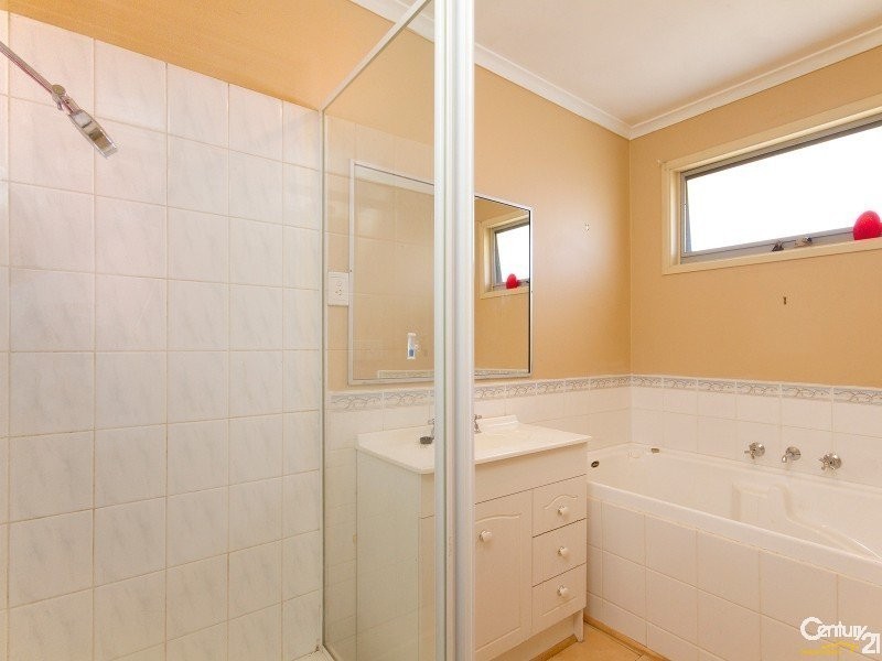 32 James Wyman Place, Hampton Park VIC 3976