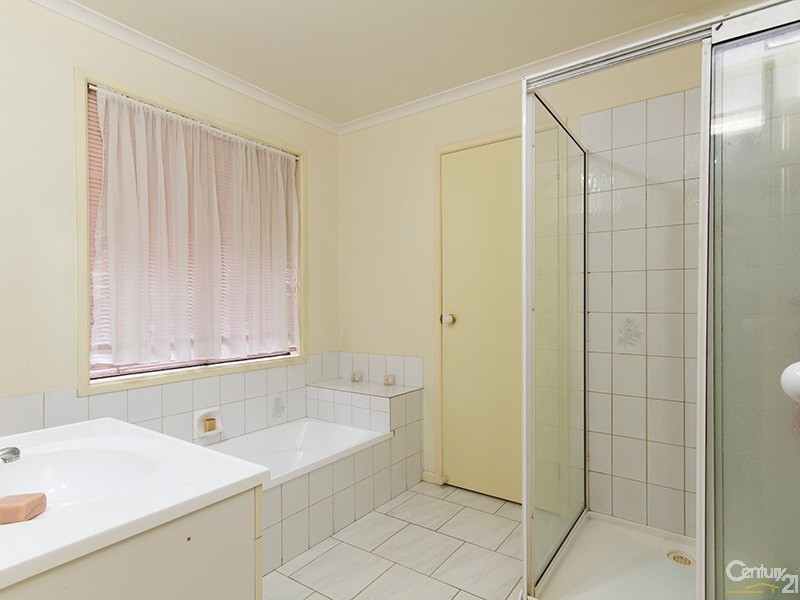 2 Bill Place, Hampton Park VIC 3976