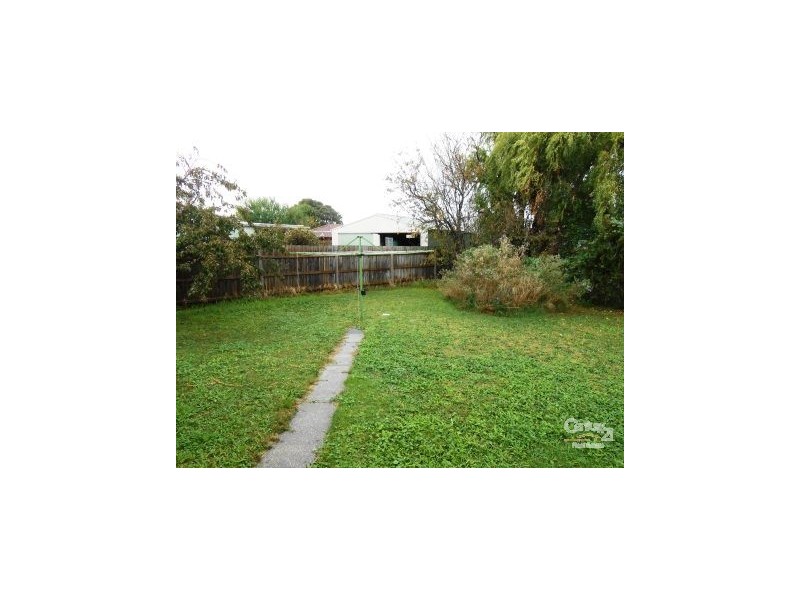 9 Margaret Crt, Hampton Park VIC 3976