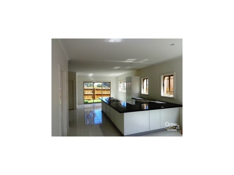 2/19 Keller Crt, Hampton Park VIC 3976