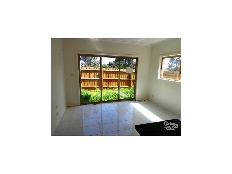 2/19 Keller Crt, Hampton Park VIC 3976