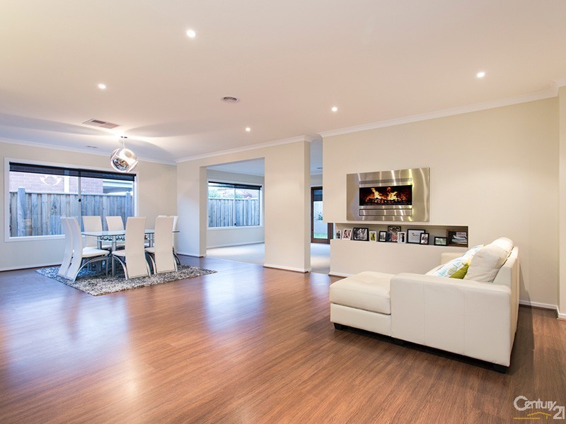 6 Mermaid Grove, Lyndhurst VIC 3975