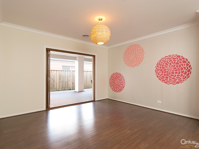 6 Mermaid Grove, Lyndhurst VIC 3975