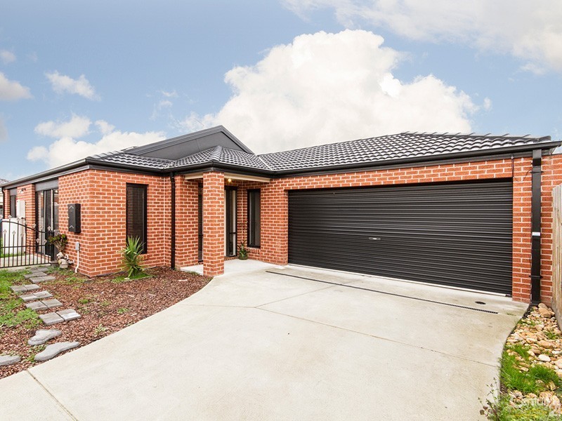 32a  Pomegranate Way, Pakenham VIC 3810