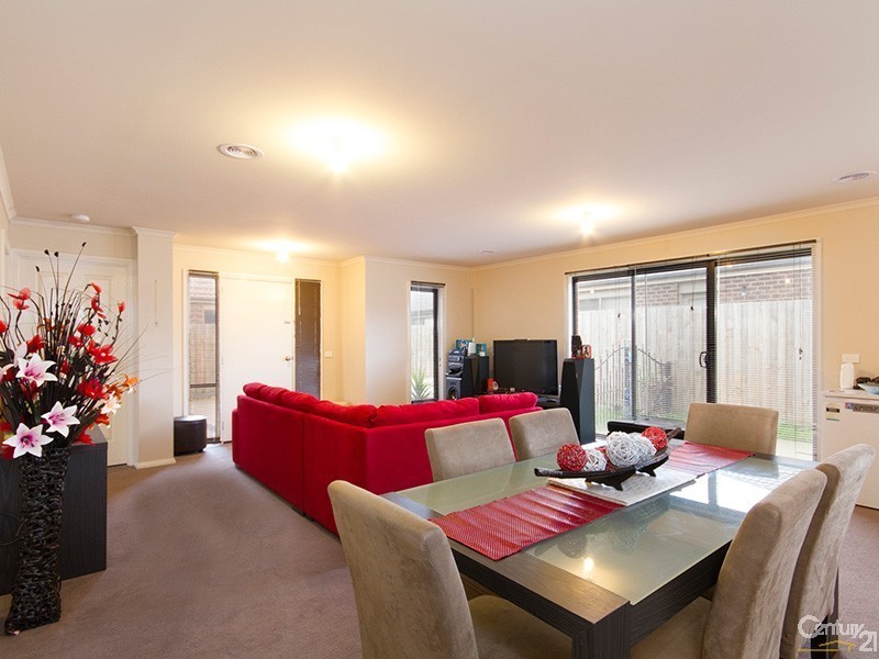 32a  Pomegranate Way, Pakenham VIC 3810