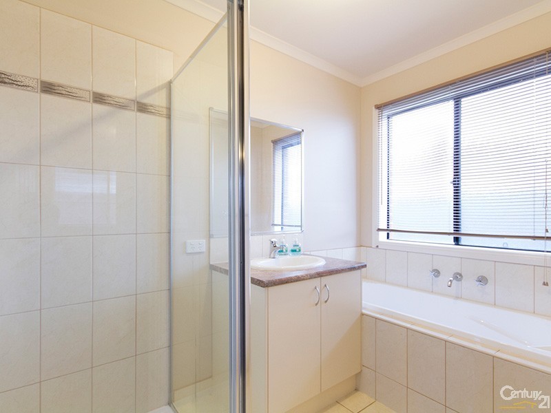 32a  Pomegranate Way, Pakenham VIC 3810