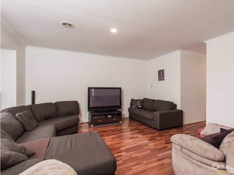 2 Margie Square, Narre Warren South VIC 3805