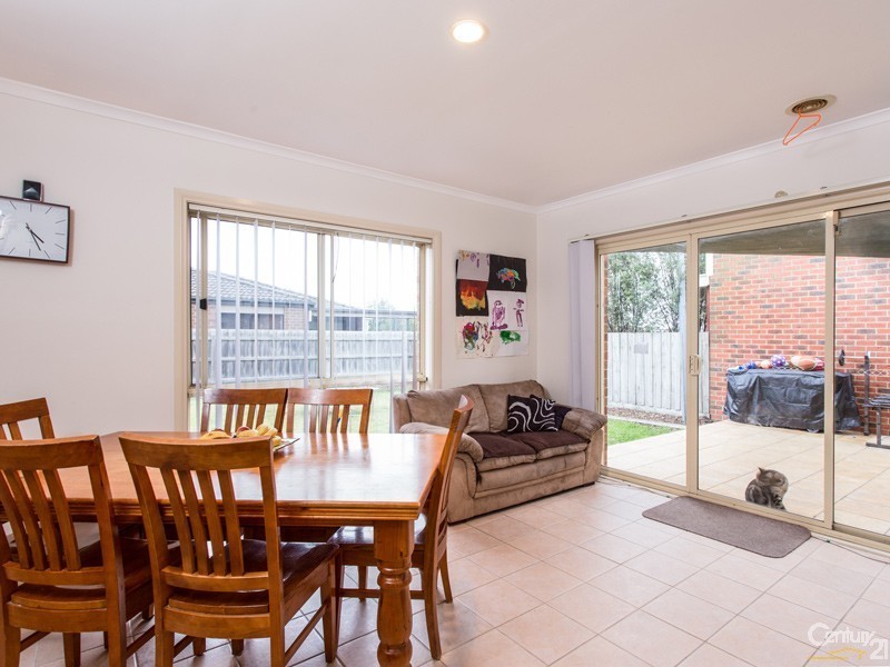 2 Margie Square, Narre Warren South VIC 3805