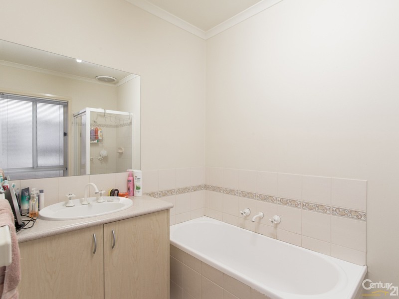 2 Margie Square, Narre Warren South VIC 3805