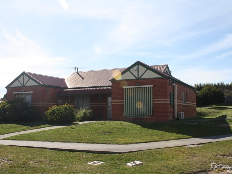 16 Amberly Park Drive, Narre Warren South VIC 3805