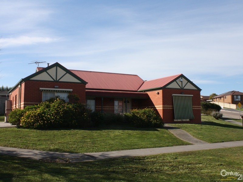 16 Amberly Park Drive, Narre Warren South VIC 3805