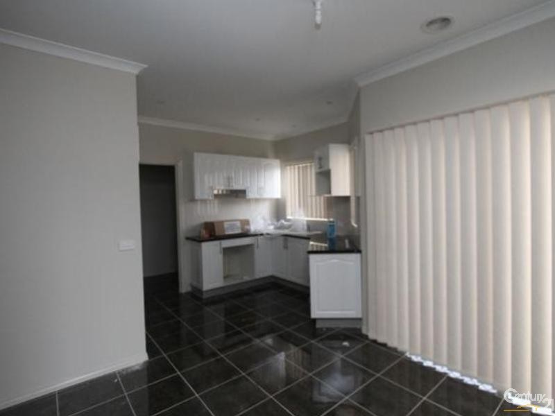 1/4 Lima Place, Pakenham VIC 3810