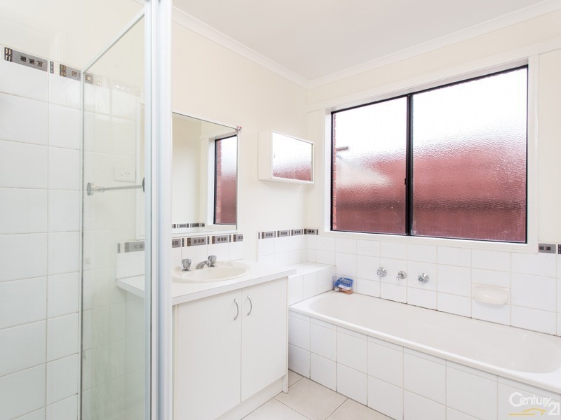 8 Niagara Court, Hampton Park VIC 3976