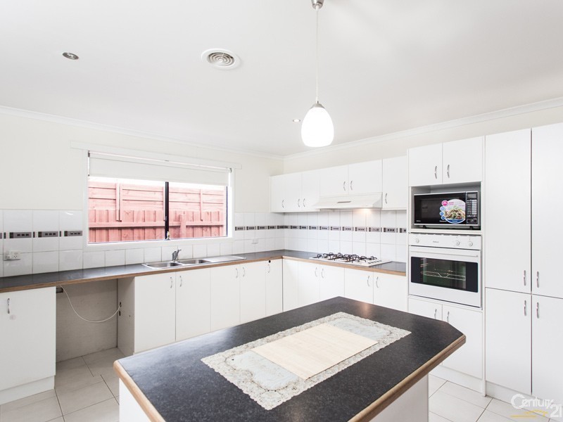 8 Niagara Court, Hampton Park VIC 3976