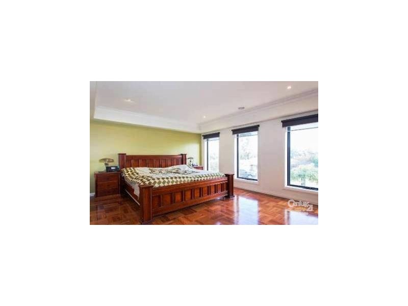 17 Parslow Cres, Lynbrook VIC 3975