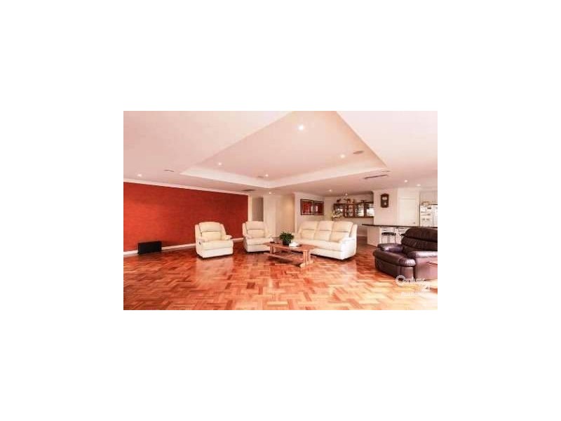 17 Parslow Cres, Lynbrook VIC 3975