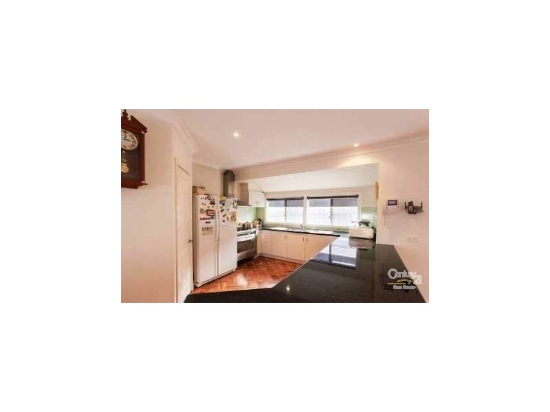 17 Parslow Cres, Lynbrook VIC 3975