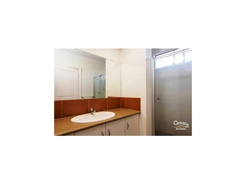 17 Parslow Cres, Lynbrook VIC 3975