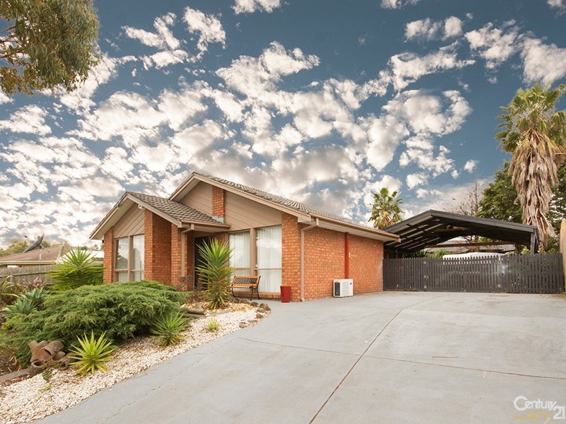 16 General Joshua Drive, Hampton Park VIC 3976