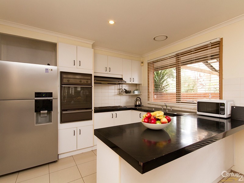 16 General Joshua Drive, Hampton Park VIC 3976