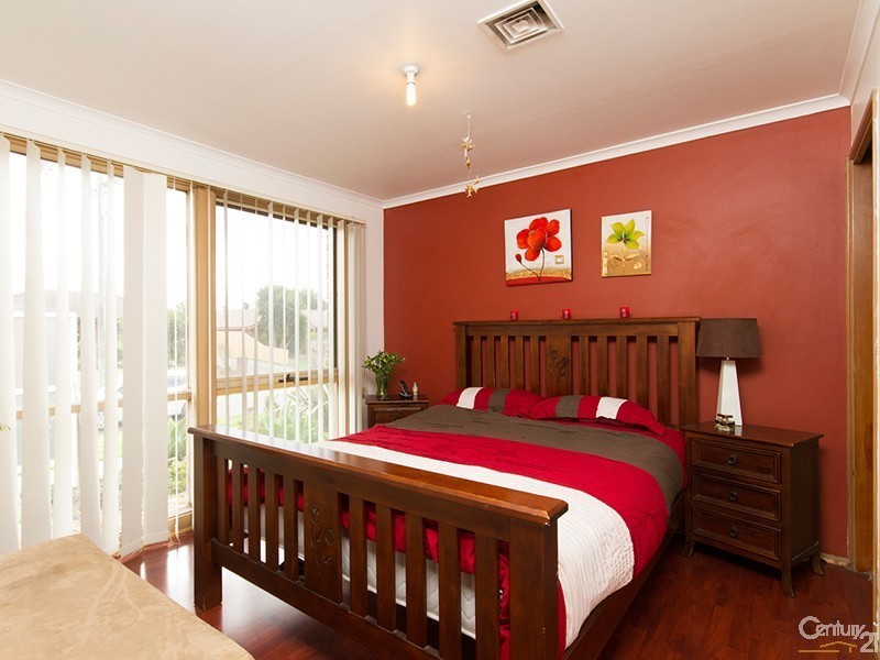 16 General Joshua Drive, Hampton Park VIC 3976