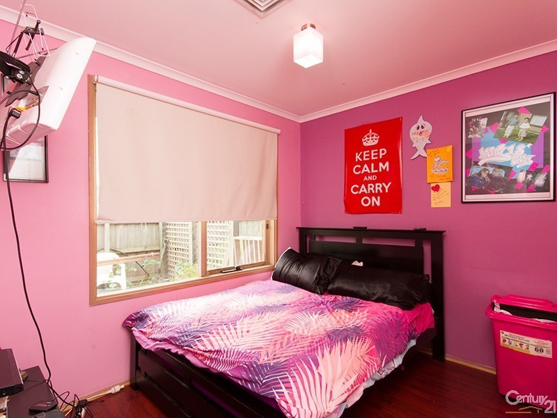 16 General Joshua Drive, Hampton Park VIC 3976