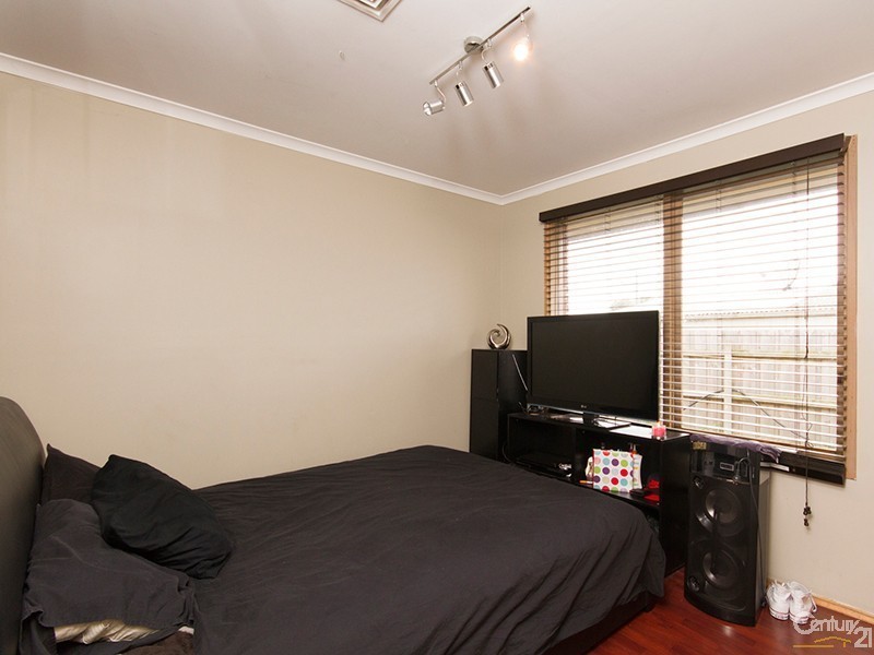 16 General Joshua Drive, Hampton Park VIC 3976