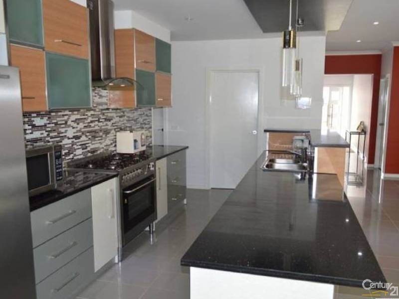 4 Rock Daisy Drive, Cranbourne West VIC 3977