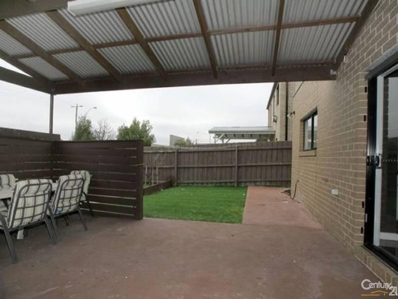 16 Hopegood Place, Lynbrook VIC 3975
