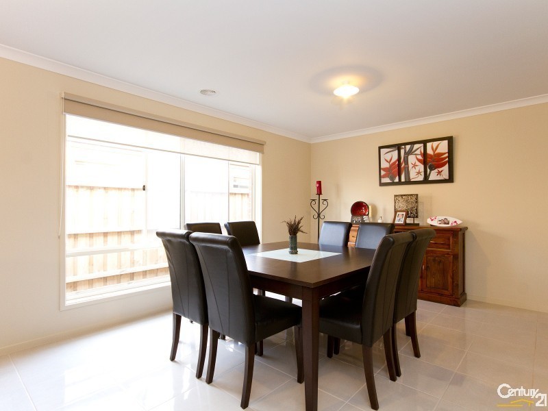 85 John Russell Road, Cranbourne West VIC 3977