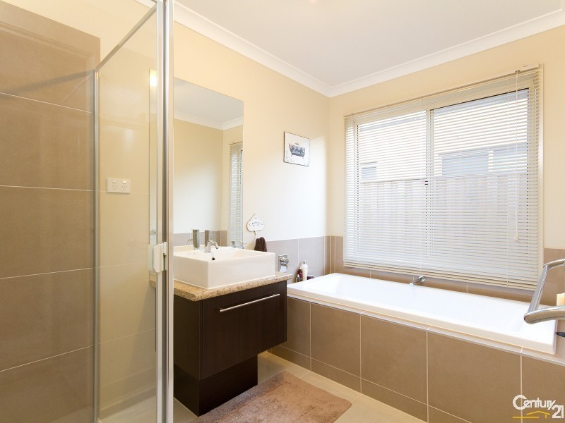 85 John Russell Road, Cranbourne West VIC 3977