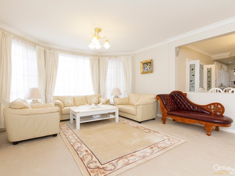 4 Tirhatuan Drive, Rowville VIC 3178