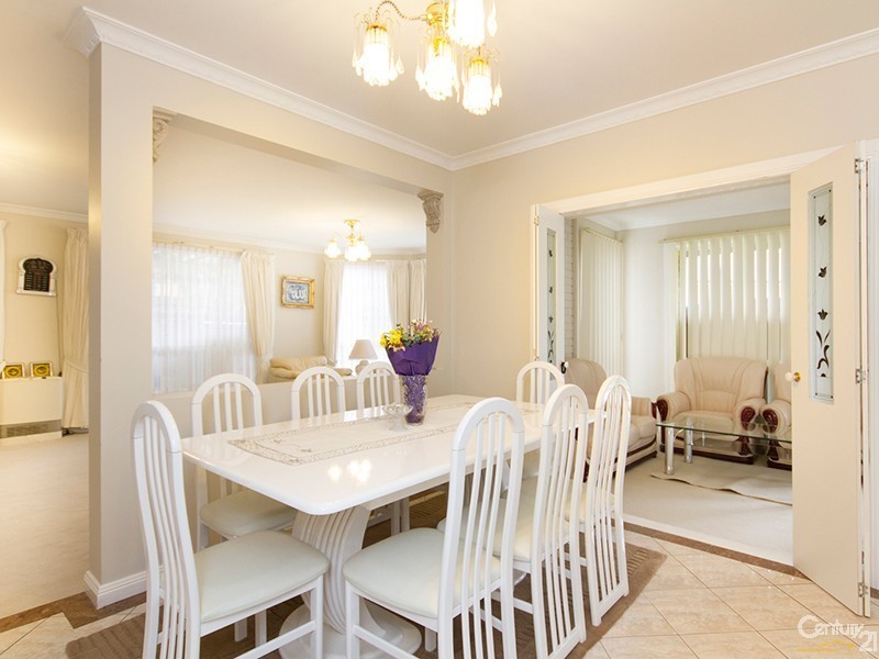 4 Tirhatuan Drive, Rowville VIC 3178