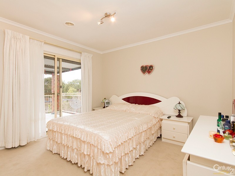 4 Tirhatuan Drive, Rowville VIC 3178
