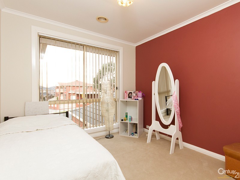 4 Tirhatuan Drive, Rowville VIC 3178