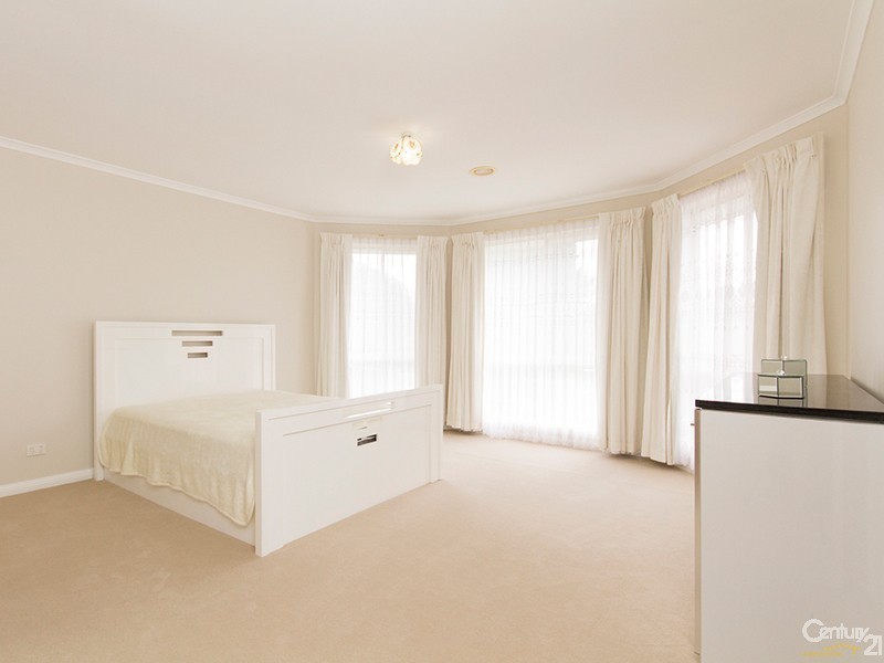 4 Tirhatuan Drive, Rowville VIC 3178