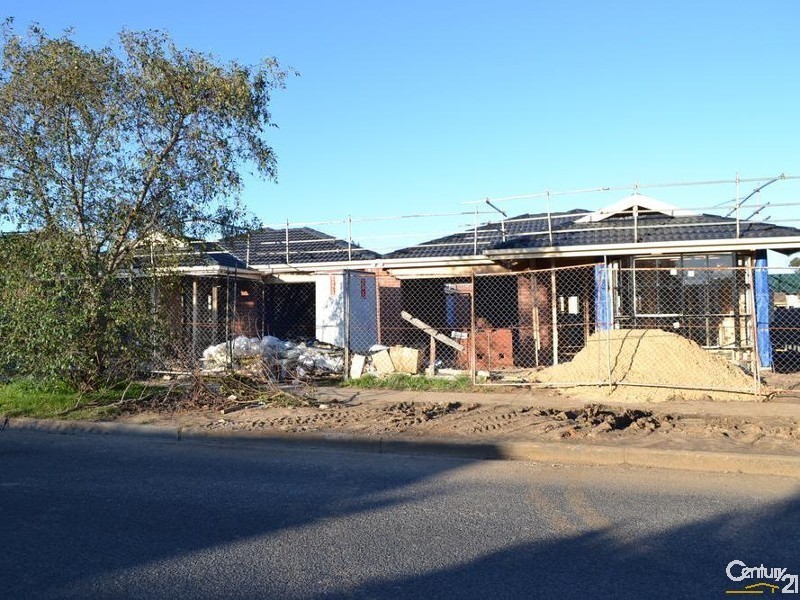 3/10 Princes Highway, Pakenham VIC 3810