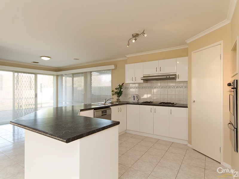 13 Wattlebird Court, Narre Warren VIC 3805