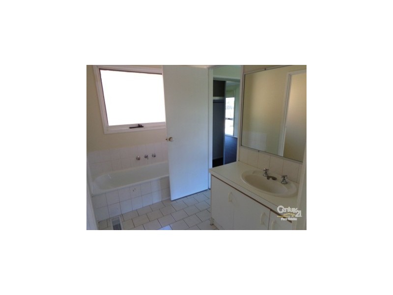 15 Meredith Cres, Hampton Park VIC 3976