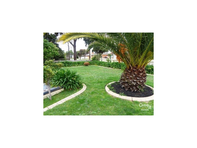 22 Edinborough St, Hallam VIC 3803