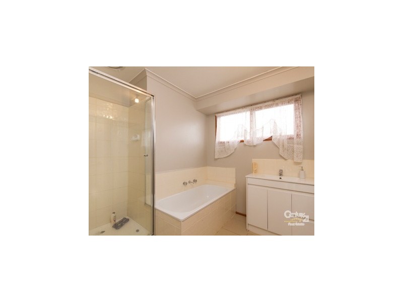 16 General Joshua Dve, Hampton Park VIC 3976