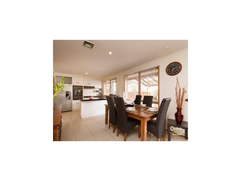 16 General Joshua Dve, Hampton Park VIC 3976