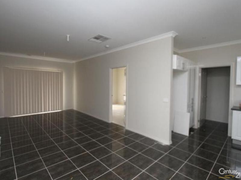 1/4 Lima Place, Pakenham VIC 3810