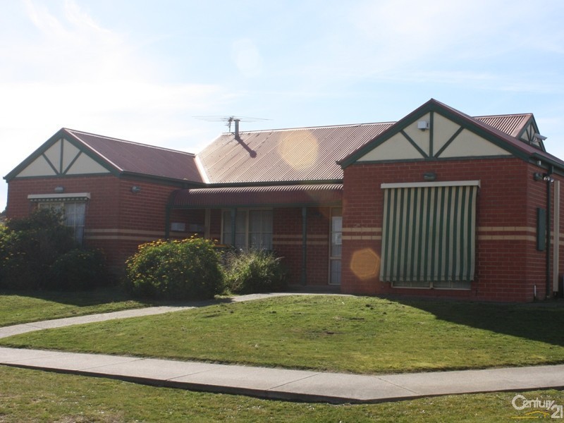 16 Amberly Park Drive, Narre Warren South VIC 3805