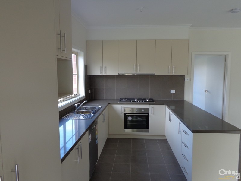 16 Amberly Park Drive, Narre Warren South VIC 3805