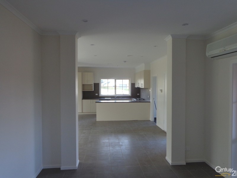 16 Amberly Park Drive, Narre Warren South VIC 3805